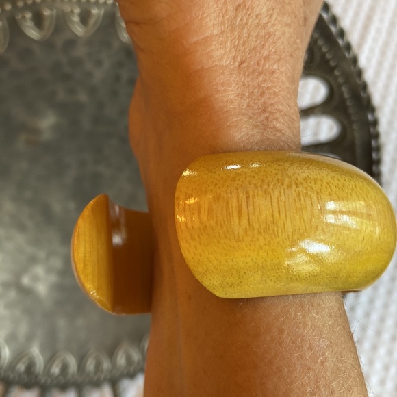 MANGO TREE Mustard Yellow Gold Light Wooden Boho Bangle Bracelet - Picture 6 of 11